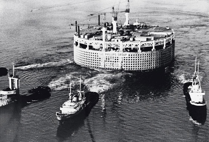 Transport du réservoir de stockage Ekofisk, merdu Nord, 1971